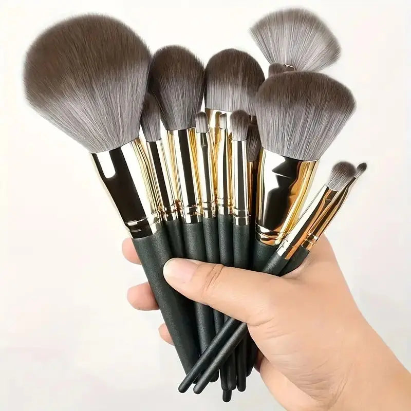 Soft Fluffy Professional Cosmetic Foundation Powder Set of Makeup Brushes